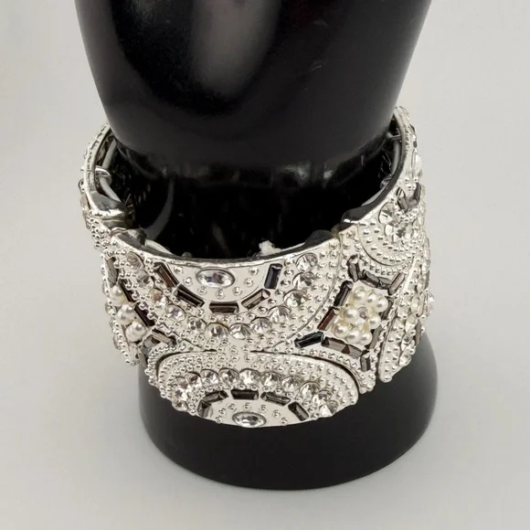 Elegant Silver Toned Crystal Stretch Bracelet - Picture 6 of 7